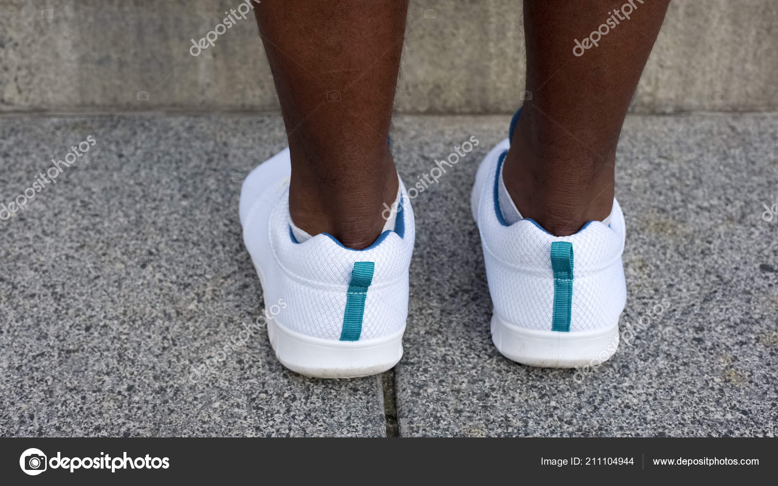 Pies Atleta Zapatos Deportivos Deportista Preparándose Para Maratón
