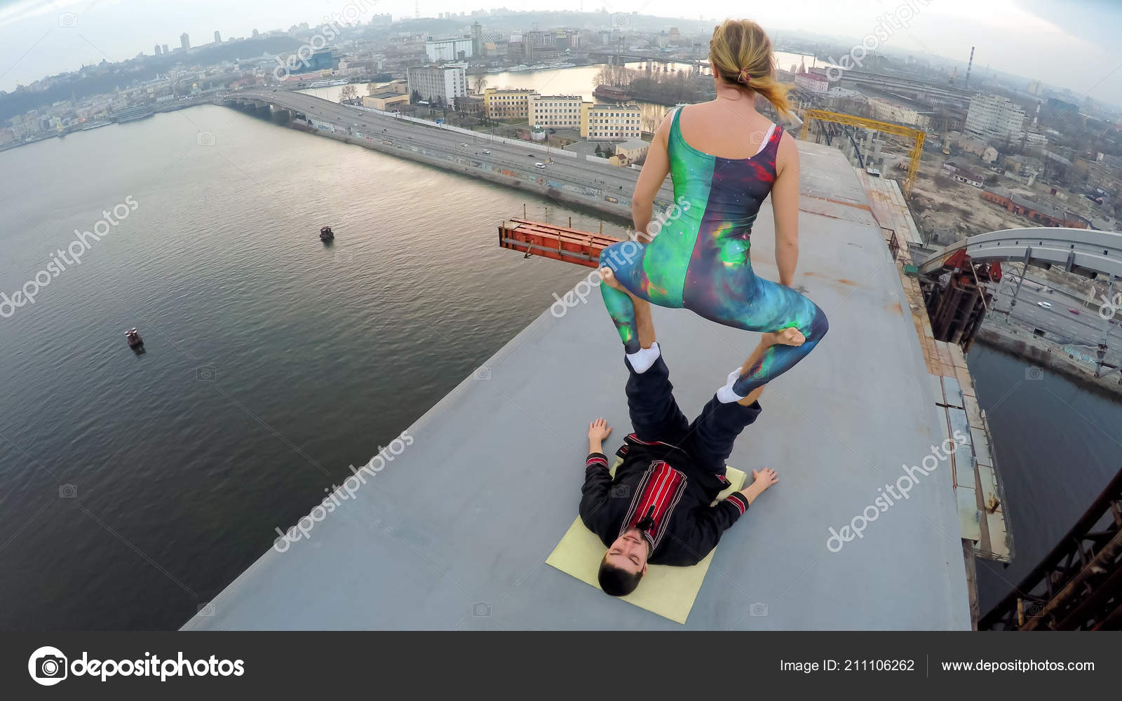 devushki-sportivnogo-vida-nogi-sportivnie-foto