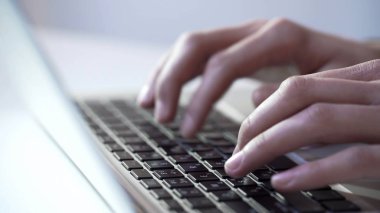 Tipik dizüstü bilgisayar, başlangıç iş projesi, modern teknoloji serbest meslek