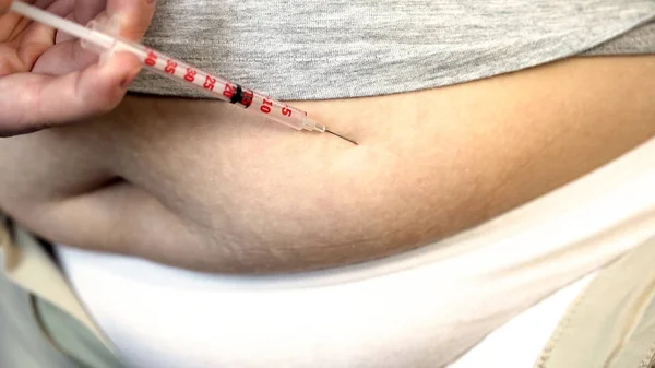 Zbliżenie Nadwagę Kobieta Iniekcji Insuliny Tkanki Tłuszczowej Brzucha Cukrzyca — Zdjęcie stockowe
