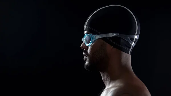 Male Swimmer Wearing Goggles Preparing Jump Swimming Pool Close — Stock Photo, Image