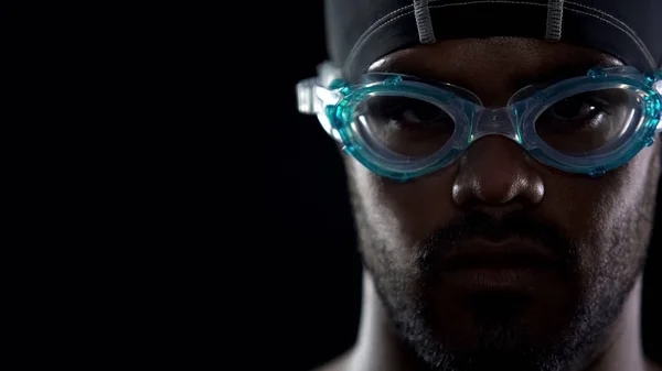 Closeup Concentrated Male Swimmer Face Goggles Looking Directly Camera — Stock Photo, Image