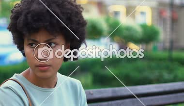 Kız ile geç tarih, sinirli, kriz, iki adam için savaşan adam kızgın