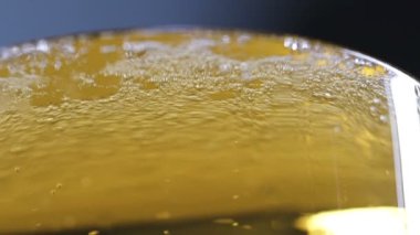 Alkollü içki cam makro görünümü, zanaat fabrikada üretim bira bira