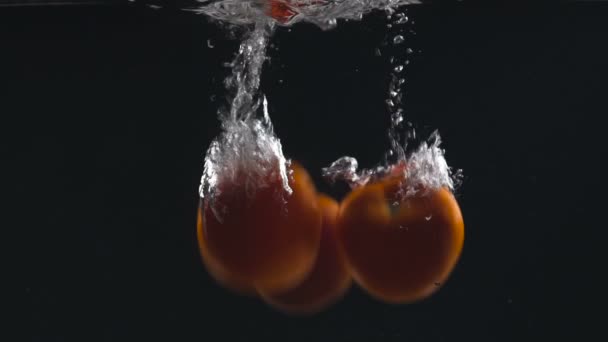 Trois Tomates Fraîches Tombant Dans Eau Aliments Biologiques Nutrition Végétarienne — Video