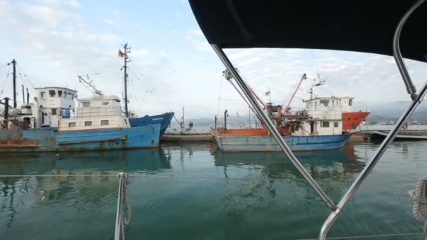 Barcos Pesqueros Puerto Batumi Transporte Agua Georgia Industria Naviera Puerto — Vídeo de stock