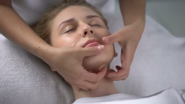 Beautician Making Relaxing Facial Massage Rubbing Rejuvenating Serum Woman — Stock Video