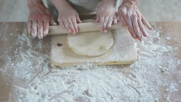 Mormor Och Barnbarn Rullande Deg Matlagning Traditionella Julbord — Stockvideo