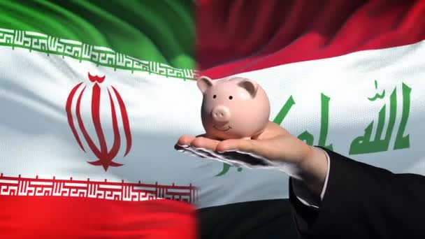 Irã Investimento Iraque Mão Colocando Dinheiro Mealheiro Fundo Bandeira — Vídeo de Stock