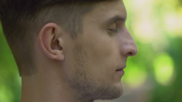 Twee Jonge Mannen Zoek Elkaar Met Homoseksuele Relaties Liefde Homo — Stockvideo