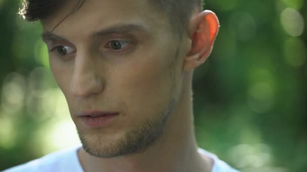 Milující Muž Pûdû Pochybné Partnera Pár Podporu Ochranu Práv Homosexuálů — Stock video
