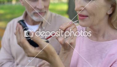 Üst düzey Bayan uygulama ruj, güzellik kavramı, yanlısı yaş kozmetik, yüz bakımı