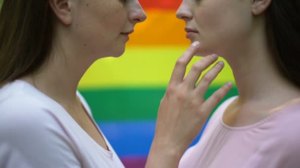 Sărut Tandru Lesbiene Atractive Libertatea Exprima Dragostea Homosexuală Public — Videoclip de stoc