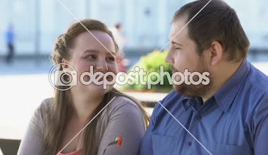 Kız erkek salatası, yemek dışında şehir tarihi çift ile besleme