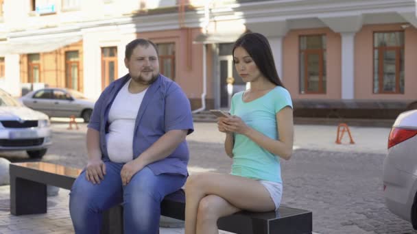 Overweight Male Trying Get Acquainted Sporty Young Female Bench — Stock Video