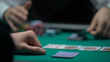 El casino oyuncu kötü kartı kombinasyonu, talihsiz poker oyunu kontrol