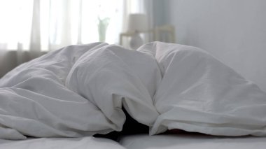 Taze ve temiz beyaz toz kalite, servis yıkama nevresim otel odasında