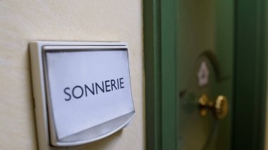 Yazılı kapı zili, daire kiralama servisi, konukseverlik Sonnerie kelime
