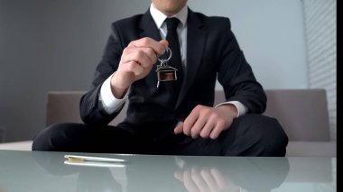 Zengin adam anahtar taşı--dan daire veya işyeri, holding yeni iş kurmak