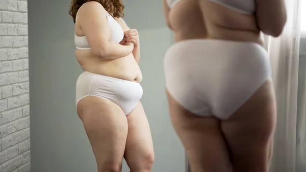 Frau Verzweiflung Über Ihren Cellulite Körper Und Übergewicht Depression — Stockfoto