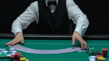 İskambil kartları toplama ve elmas ace, başarı şansı gösterilen oyun Bayi