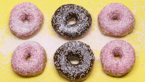 Donuts Besprenkeld Met Teveel Suiker Diabetes Junkfood Ongezonde Snacks — Stockvideo