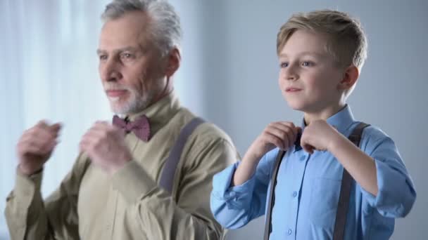 Elegant Grandfather Teaching Grandson Stylish Man Tricks Sharing Experience — Stock Video