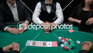 Bahis, strateji yükselterek para ve ev anahtarı masanın üzerine koyarak riskli casino oyuncuları