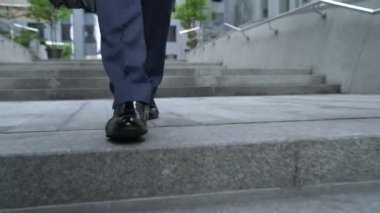 Merdivenlerden inip, iş, başarısız röportajda hataları yürüyüş ofis müdürü