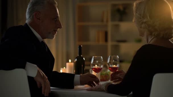 Elegant Adult Couple Drinking Wine Kissing Love Togetherness Soulmates — Stock Video