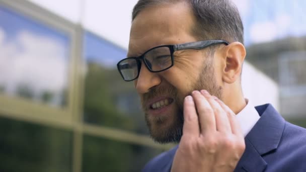 Homem Terno Sentindo Dor Dente Cuidados Dentários Inflamação Polpa Medicina — Vídeo de Stock