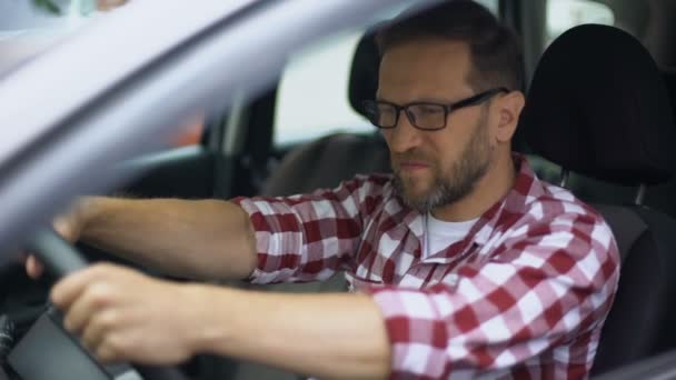 Motorista Automóvel Sentindo Dor Pulso Inflamação Das Articulações Osteoartrite Saúde — Vídeo de Stock