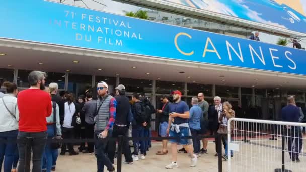 Cannes Frankrike Circa Maj 2018 Filmfestivalen Cannes Besökare Väntar Nära — Stockvideo