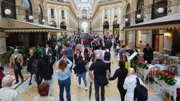 Milan Italie Circa Mai 2018 Shopping Ville Visiteurs Intérieur Centre — Video
