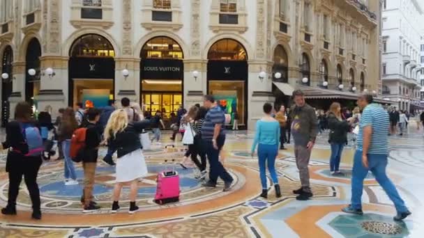 밀라노 이탈리아 2018 도시에서 갤러리아 비토리오 에마누엘레 이탈리아에에서 사람들 — 비디오