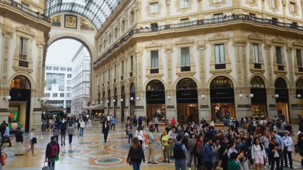 Milan Italië Circa Mei 2018 Winkelen Stad Luxe Winkelen Winkelcentrum — Stockvideo