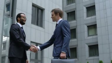 Ofis Binası, işbirliği, dostluk yakınındaki başarılı yöneticileri el sıkışma