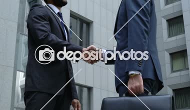 Titreyen eller uyuşuk, şirket işbirliği, takım çalışması gelecekteki iş ortakları