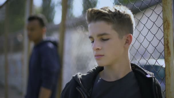 adolescent punir vidéo de sexe