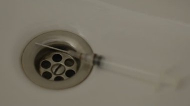 Kan durdurucu sargı enjeksiyon yapma kişi kendi kendine yardım Ambulans gelmeden