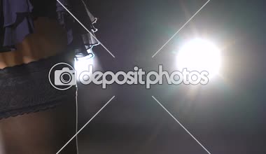 Başlangıç işareti yarış arabaları, Sigara gece sokağa bir baştan çıkarıcı kadın