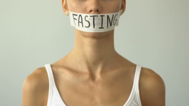 Jeûne Écrit Sur Bouche Une Fille Mince Concept Malnutrition Anorexie — Video