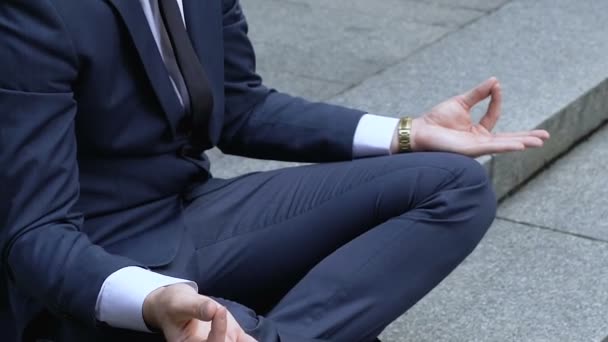 Homem Terno Senta Pose Lótus Distraído Problemas Trabalho Meditando — Vídeo de Stock