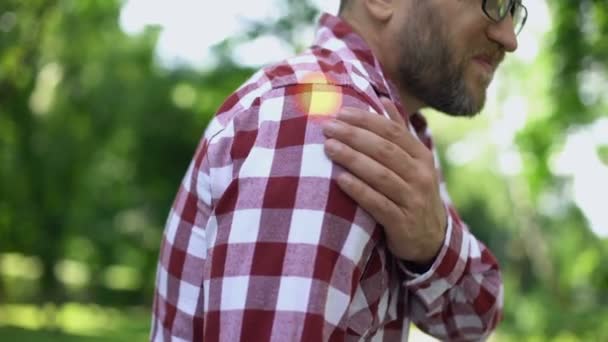 Blessure Épaule Masculine Arthrose Problème Articulaire Tache Indique Une Douleur — Video