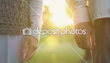 Emekli kadın elini tutarak adam romantik tarih Park dedesi seviyorum