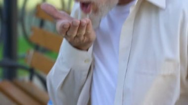 Komuta sizde hapları park, yaşlanma sağlık sorunları, ağrı kesici ilaç