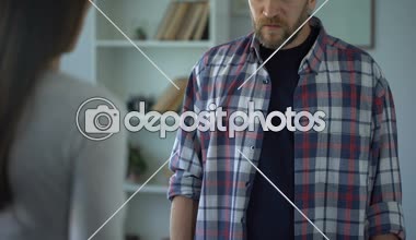 Dövüş, Karı acı kapma koca, zulüm sorunu mutsuz evli çift