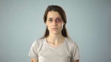 Hırpalanmış kadın holding Hayır kadınlara karşı şiddete son vermesi yok alamet