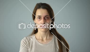 Yandan siyah nokta, kadın kurbanlar için gizli topluluk hırpalanmış kadın