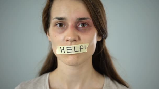 Pomoc Taśmy Usta Womans Niema Wniosek Pomoc Ochronę Tyrania — Wideo stockowe